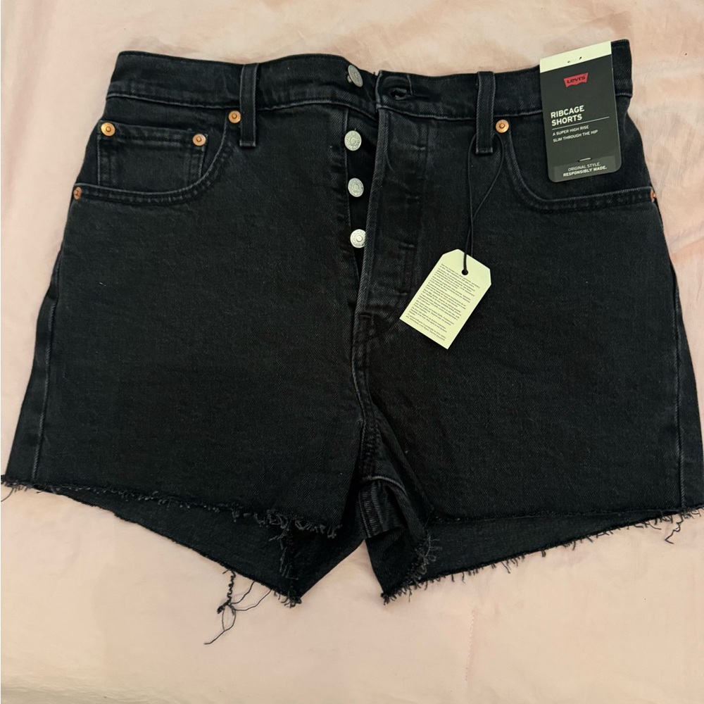 Levi’s Ribcage Shorts - Picture 2 of 3